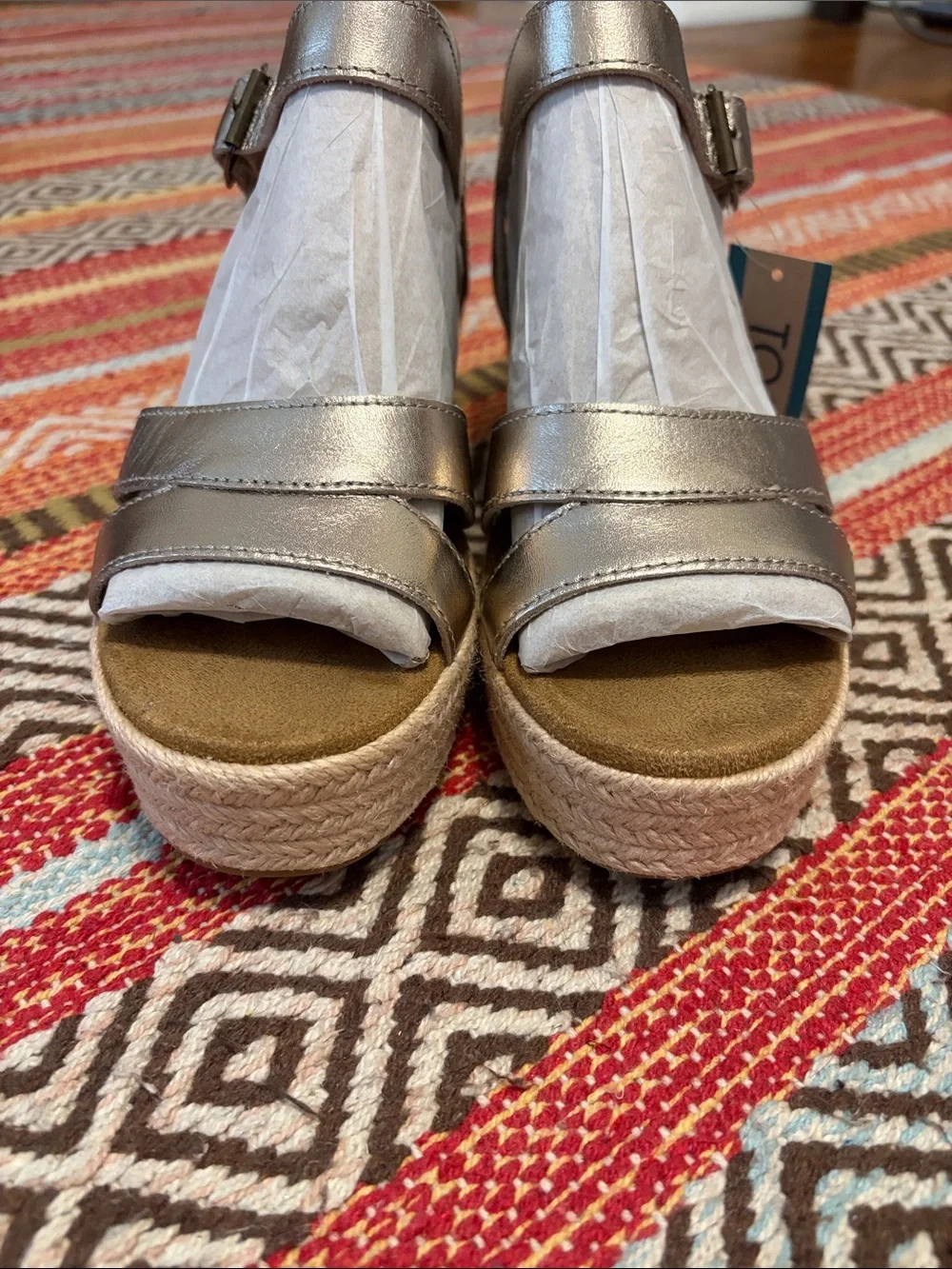 TOMS Audrey Light Gold Metallic Wedge Sandals Espadrilles Size 6. NIB